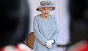 Britanska kraljica zaradi zdravstvenih težav na dvotedenski počitek #video
