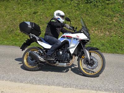 Eden najbolj vsestranskih motociklov – udoben, prožen, na terenu ima omejitve