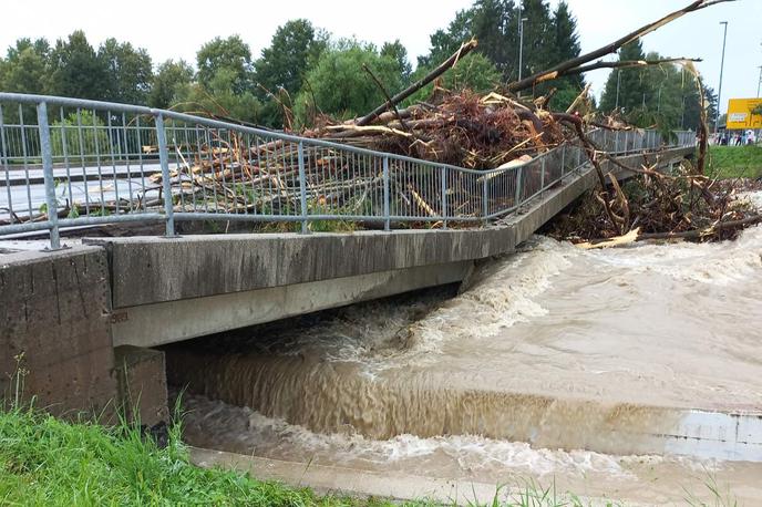 poplave, Domžale | Poškodovane je ogromno infrastrukture, zaprte so številne ceste, porušeni ali poškodovani mostovi, zato bosta prednostni nalogi ocena stanja in nato obnova. | Foto Meteoinfo / Facebook