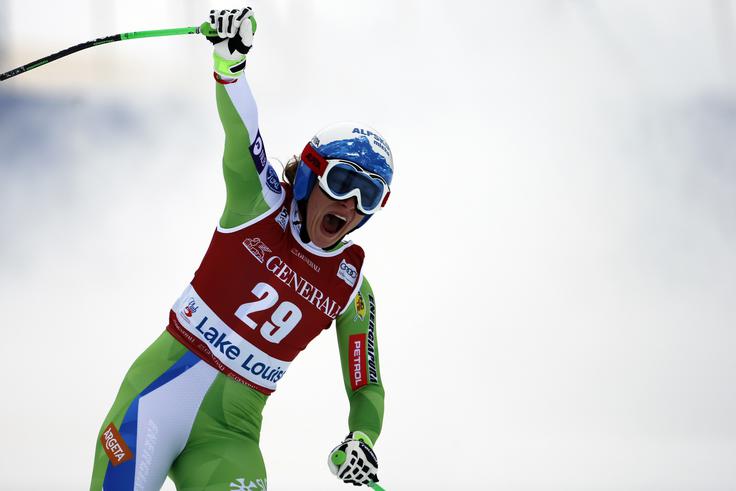 Skok v letu 2016 in prvo zmago v Lake Louisu. | Foto: Getty Images