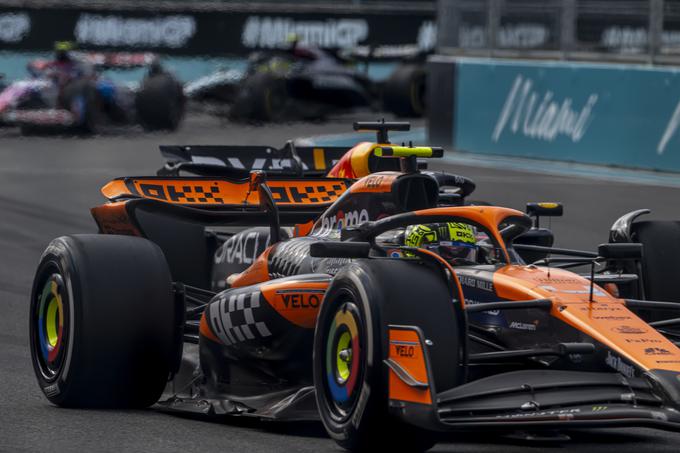 V Miamiju je zmagal z nekaj sreče (pomoči varnostnega avtomobila), a McLaren je vse boljši in prej ali slej bo imel priložnost, da Maxa Verstappna premaga tudi v neposrednem dvoboju. | Foto: Guliverimage