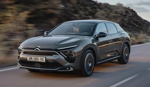 Limuzina, karavan ali SUV? Novi Citroënov C5 X želi biti vse. #foto