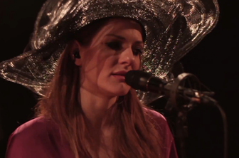 Video: Zebra Dots s hip hop pesmijo Give A Little