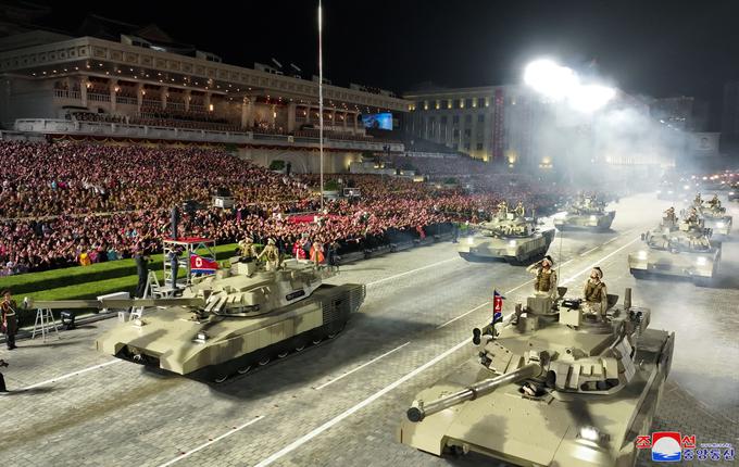 vojaška parada, Pjongjang | Foto: Reuters