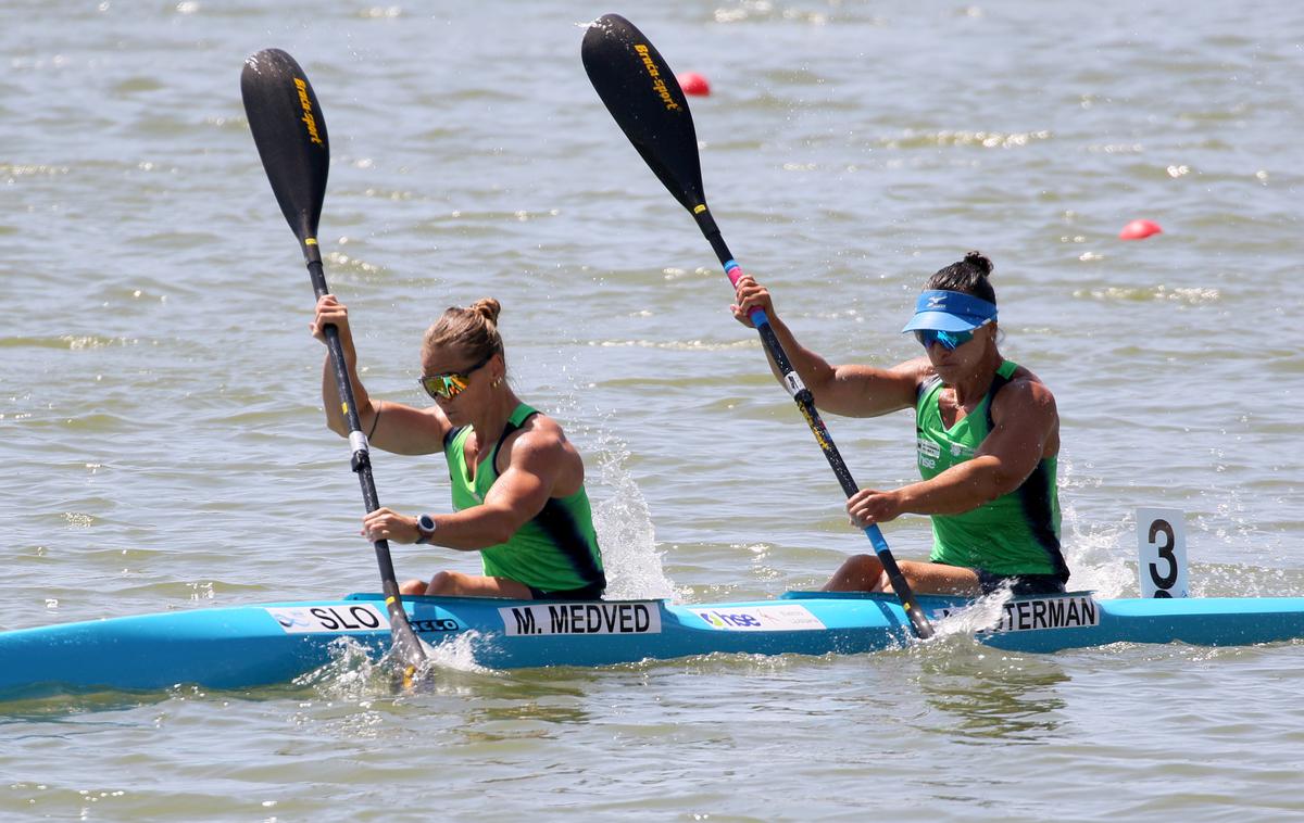 Mia Medved in Anja Osterman | Slovenski kajakašici na mirnih vodah Anja Osterman in Mia Medved sta na evropskem prvenstvu v konkurenci dvojic v sprintu na 500 metrov zasedli četrto mesto. | Foto Kajakaška zveza Slovenije