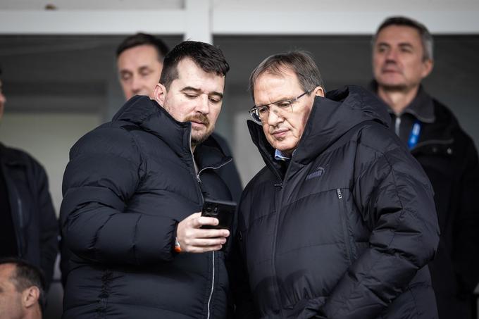 Po tej sezoni se bodo iztekle pogodbe trem nogometašem Olimpije. To so Justas Lasickas, Jorge Silva in David Sualehe. "Te stvari že rešujemo. V teh primerih moraš prepoznati, ali je kdo dal vse, kar zmore. Kakšna je njegova motivacija. Nekdo je že v 29. ali 30. letu, pa bi rad drugje zaslužil petkrat več in si zagotovil življenjsko eksistenco. Lahko pa potrdim, da bo Olimpija zagotovo pripravljena na novo sezono, v kateri bo želela osvojiti dvojno krono," sporoča Boromisa, ki zgledno sodeluje s predsednikom Olimpije Adamom Deliusom.   | Foto: Jure Banfi