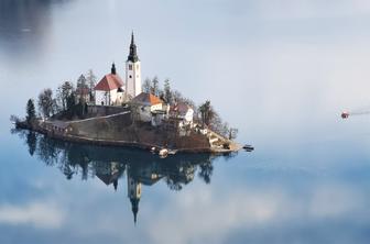 Kam za vikend: 48 ur teka okoli Blejskega jezera, koncertni spektakli in dobrodelni pohod