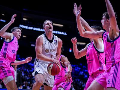 Klemen Pepelič podaljšal pogodbo z Dubajem