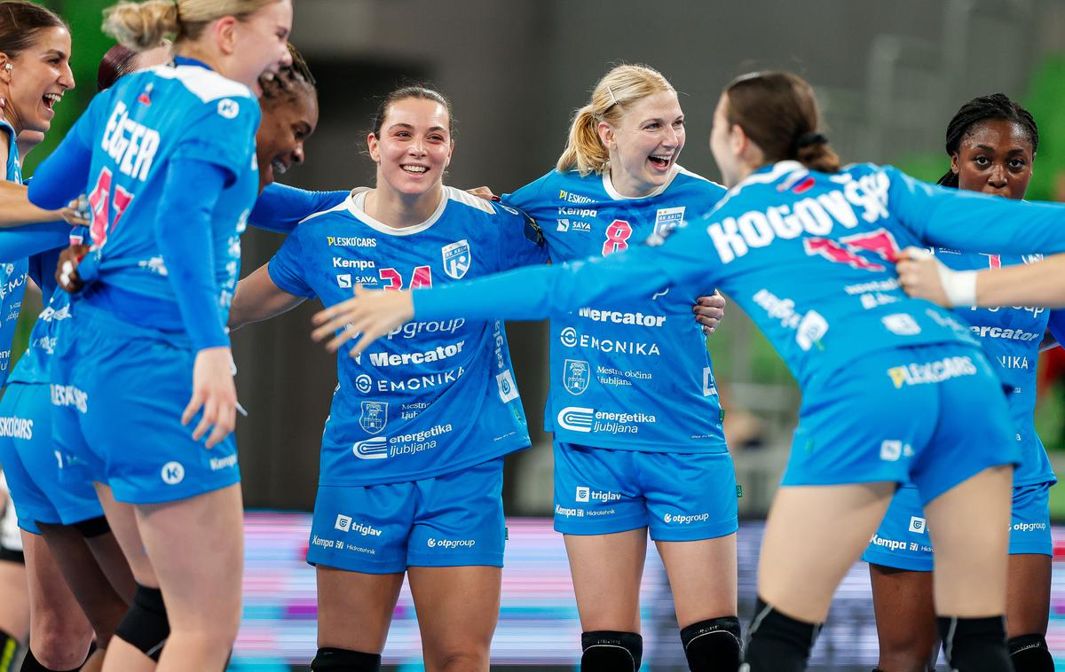 Krim Mercator :  CSM Bucaresti | Krimovke so do zdaj pri dveh zmagah. | Foto Luka Kotnik