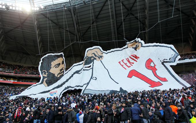 Med navijači Lyona je ofenzivno naravnani vezist užival status velikega ljubljenca. | Foto: Reuters