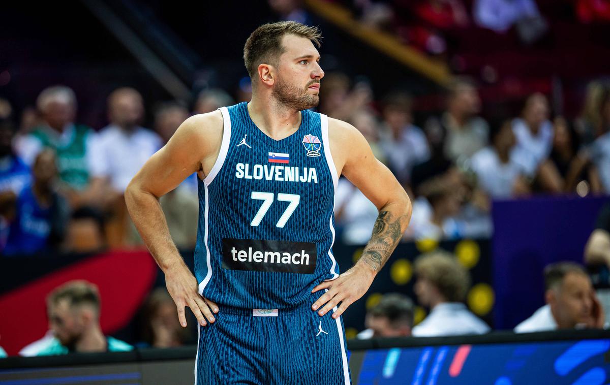 Luka Dončić | Luka Dončić je proti koncu tekme doživel nekaj, česar še ni videl v svoji karieri. S tekmecem se je že rokoval, nato se je zadnji odločil za prodor proti košu in povzročil zmešnjavo na parketu. | Foto Guliverimage