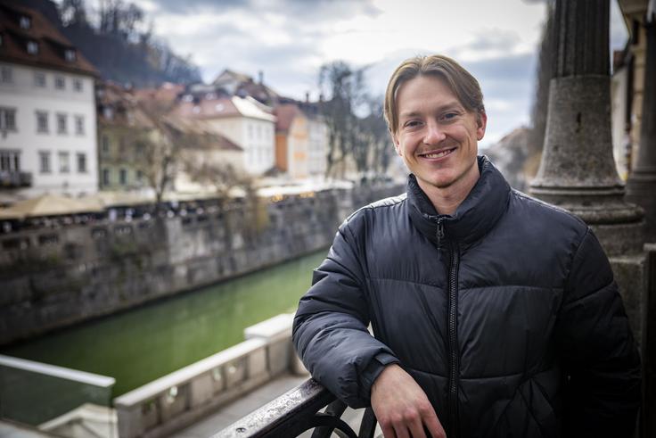 "Ko berem v slovenščini, že razumem, kaj sem prebral; več težav pa imam pri govorjenju. Pogovori v slovenščini so težji. Če se v moji bližini v slovenščini pogovarjata dve osebi, lahko iz njunega pogovora že razberem bistvo." | Foto: Bojan Puhek