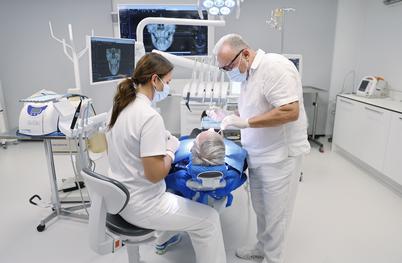 So vam rekli, da ni več upanja? Napredna implantologija spreminja življenja.
