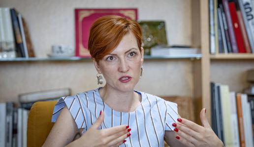 Asta Vrečko ostaja kulturna ministrica