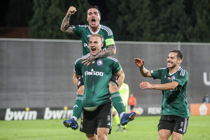 Ko je predlani dosegel prekrasen zadetek z glavo na gostovanju v Mostarju proti Zrinjskemu, je zadetek proslavil z žogo pod dresom. Namen sporočila je bil vesele narave, saj mu je žena sporočila, da je noseča. | Foto: Guliverimage