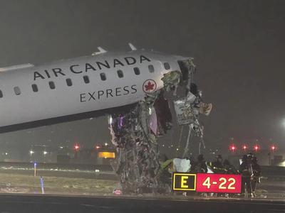 V trčenju letala in vozila v New Yorku umrla pilot in kopilot