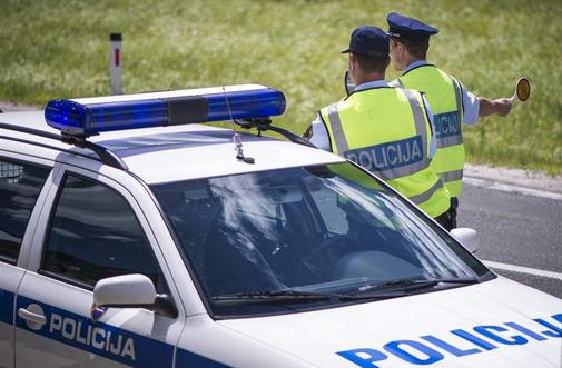 28-letni Ptujčan zaradi divjanja ostal brez vozniškega dovoljenja