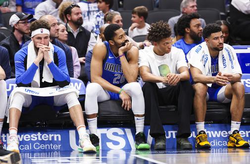 Skrivnostna bolezen redči že tako oslabljeno zasedbo Dallas Mavericks. Kaj se dogaja? #video