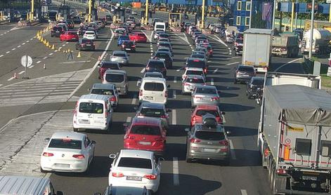 Kolaps na hrvaških cestah: proti morju kilometre dolge kolone vozil