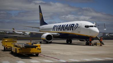 Ryanair zaradi stavke odpovedal 200 poletov, a ni objavil njihovega seznama