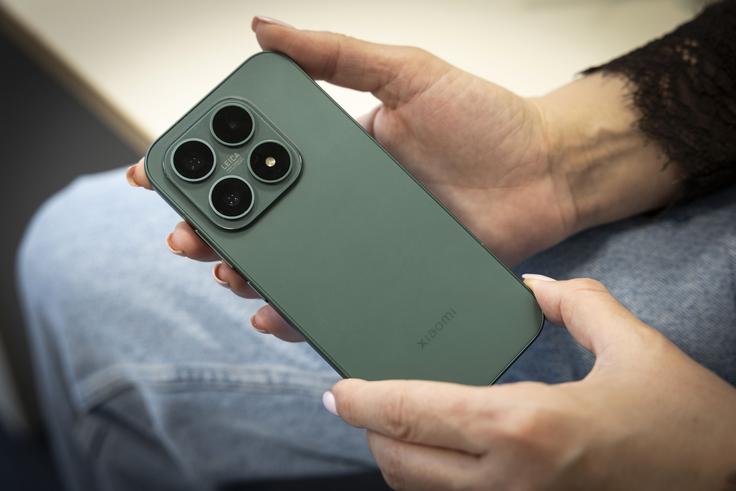 Filozofija optike v kamerah na zadnji strani je enaka kot pri ultri, a z manj zmogljivimi gradniki, še vedno pa z znanjem in izkušnjami nemške optične hiše Leica. | Foto: Bojan Puhek