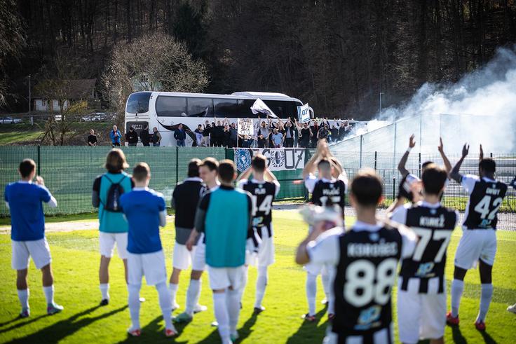 Navijaška skupina Elita Slatna predstavlja 12. nogometaša Rogaške. | Foto: Jure Banfi/alesfevzer.com