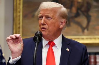 Trump obsodbo Marine Le Pen primerjal s svojimi pravnimi bitkami