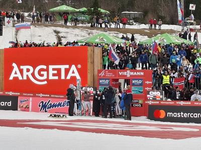 Nika Prevc poletela svetovni rekord, 242,5 metra!