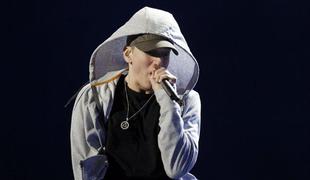 Eminem na lestvicah kar z desetimi skladbami
