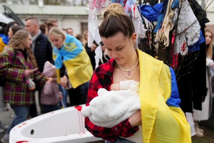 begunke | Nemogoče je oceniti, koliko ukrajinskih žensk in otrok bi lahko bilo žrtev trgovcev z ljudmi. Za zdaj je, kot poroča UNHCR, znanih malo primerov.  | Foto Reuters