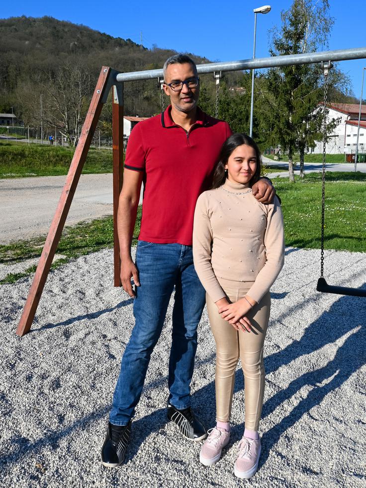 Izzy z 11-letno hčerko Leticio, ki ga je spremljala, ko smo se dobili za intervju za našo rubriko Prek meja. | Foto: Matej Podgoršek