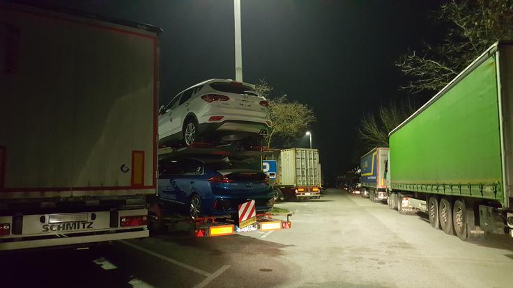 "Za povečanje počivališč in števila parkirnih mest bi potrebovali nova zemljišča, treba bi bilo spremeniti prostorske akte ..." | Foto: Metka Prezelj
