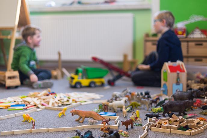 ilustrativni postenek vrtec | Po neuradnih informacijah, ki jih navaja 24sata, so pri vzgojiteljici našli fotografije otrok, starih od 12 do 14 let, v neprimernih pozah. | Foto Shutterstock