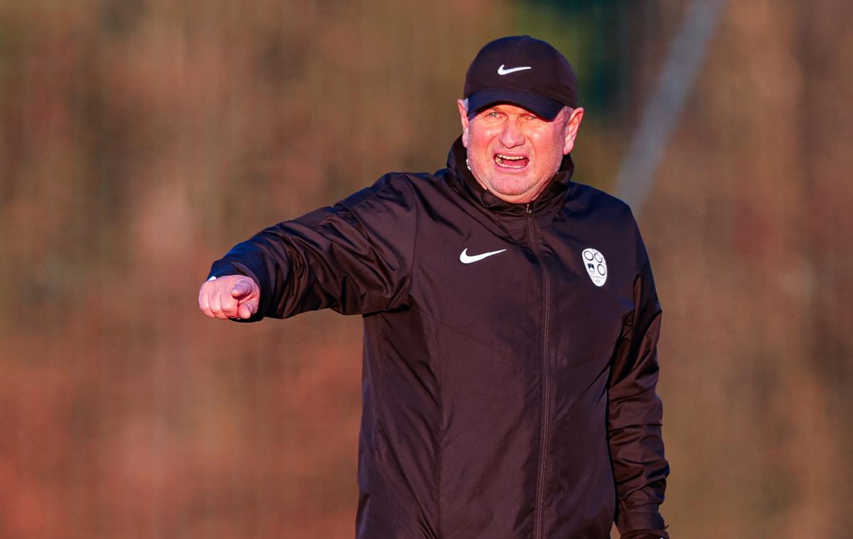 Matjaž Kek | Matjaž Kek na ponedeljkovem treningu na Brdu pri Kranju. | Foto Aleš Fevžer