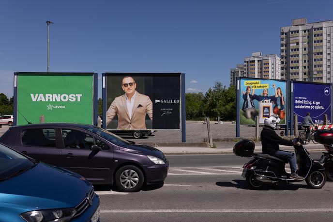 oglasni plakati | Vodja inšpektorata Luka Jukič ocenjuje, da je nezakonitih oglasnih objektov v Ljubljani še okoli dva tisoč. | Foto STA