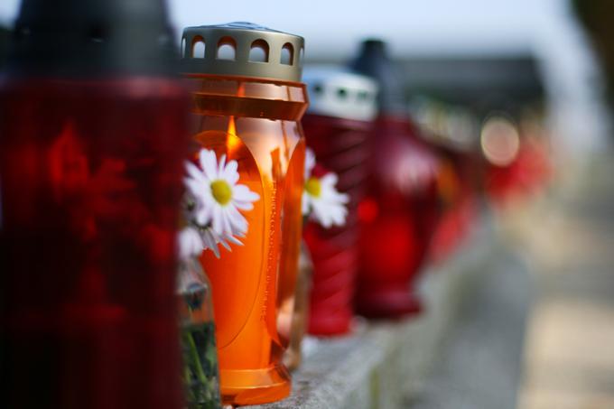 Najpogosteje se odločimo za rdeče nagrobne sveče.  | Foto: 