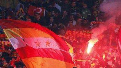 Navijači Galatasaraya noreli v Ankari