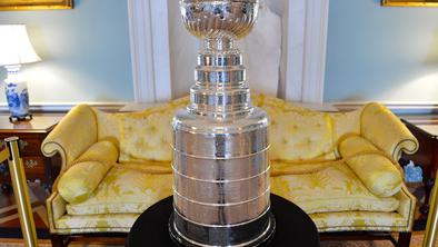 Sveti gral lige NHL tudi letos ne bo šel v Rusijo