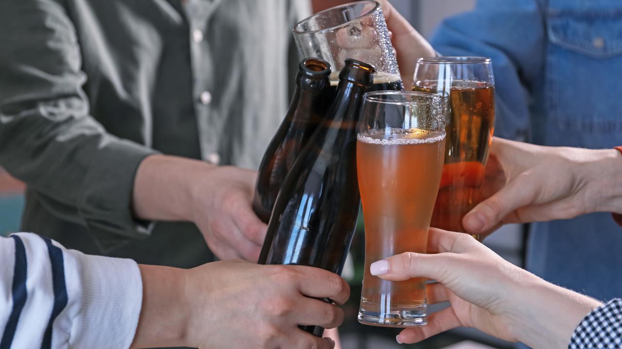 Še pred martinovim z uvedbo izjeme pri prodaji in ponudbi alkoholnih pijač v šolskih prostorih?