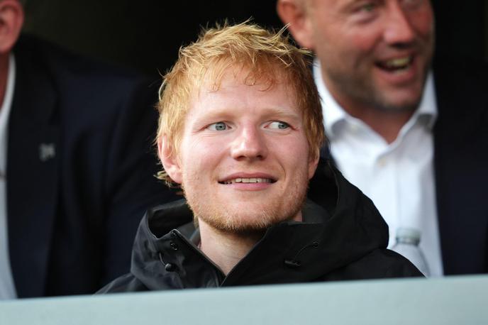 Ed Sheeran | Ob naznanitvi, da se seli v ZDA, so na družbenih omrežjih začela krožiti ugibanja, da je za njegovo odločitvijo več kot le prihajajoča turneja. "Ne gre za davke. To so ZDA, ne ZAE. Davke bom vedno plačeval v Veliki Britaniji, ker tam živim," je pojasnil Ed Sheeran. | Foto Profimedia