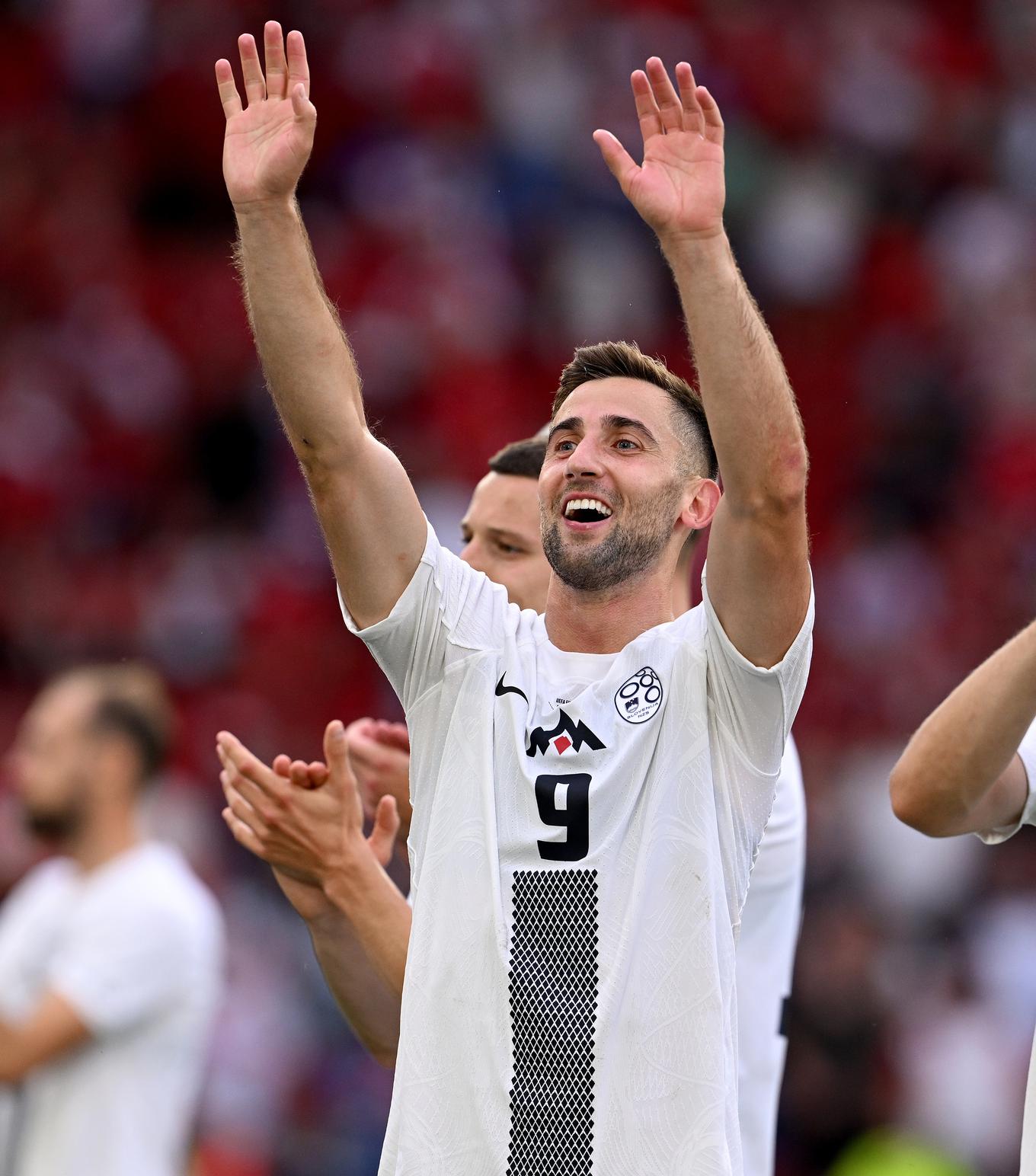 Andraž Šporar pode causar grandes problemas à defesa portuguesa. | Foto: Gulliverimage