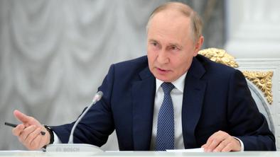 Putin zagrozil "vsem, ki poskušajo razdeliti rusko družbo"