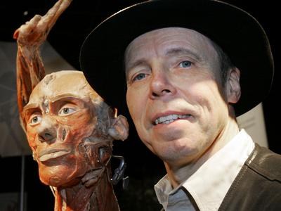 Umrl ustvarjalec razstav človeških teles Gunther von Hagens #foto
