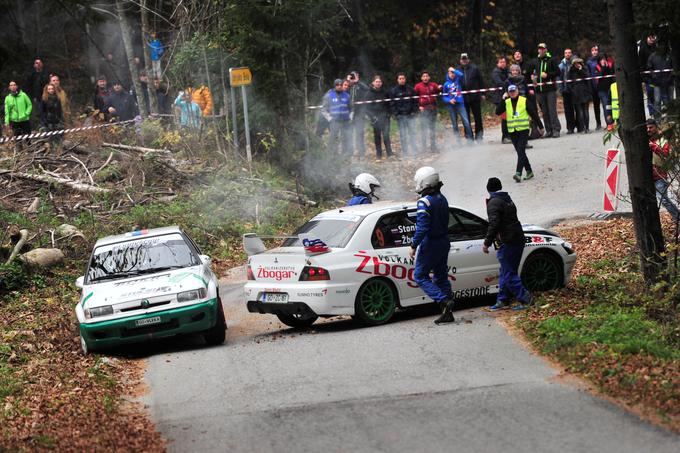 V reliju včasih vse ne gre po načrtih. Tako je nastop končal Igor Žbogar z mitsubishijem. | Foto: Gregor Pavšič