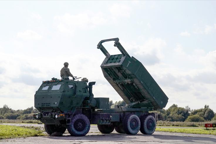 Zaradi ruske agresije na Ukrajino so se vse tri baltske države odločile za nakupe ameriških večcevnih raketometov himars. Te v obrambi pred rusko agresijo uspešno uporablja tudi Ukrajina. | Foto: Guliverimage
