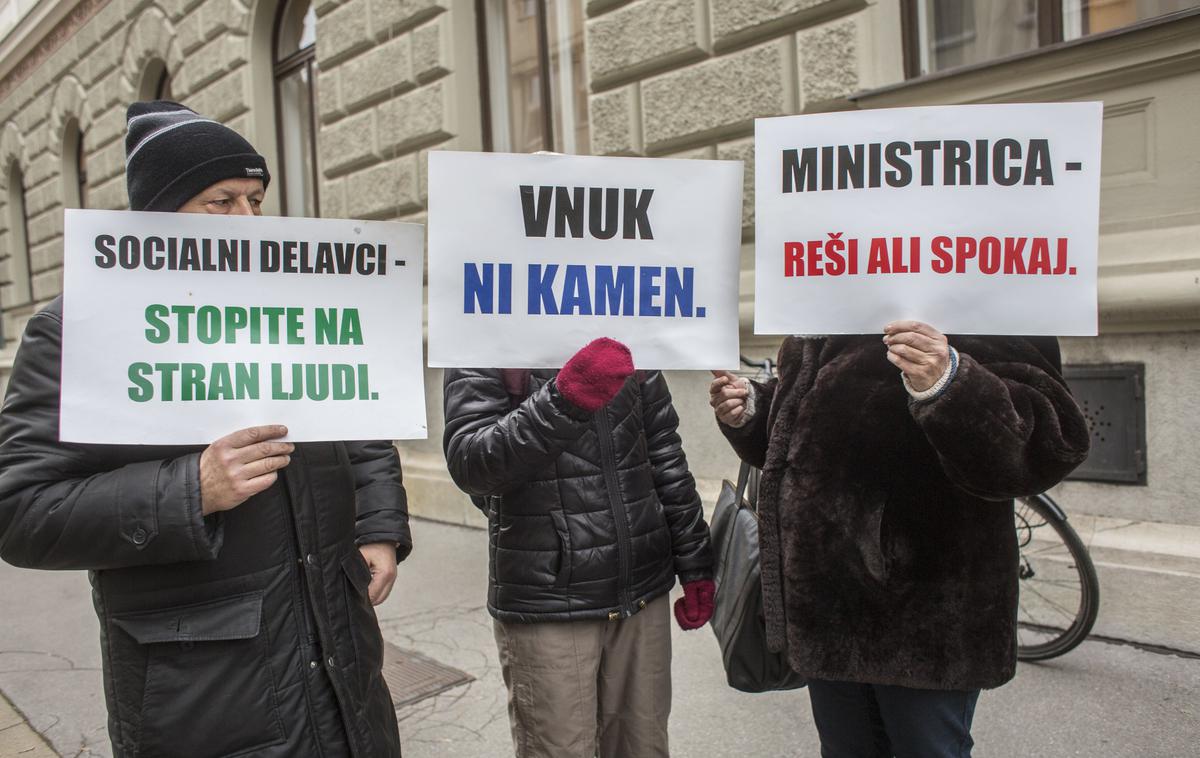 Velenjska dečka protest pred Vlado | Foto Matej Leskovšek