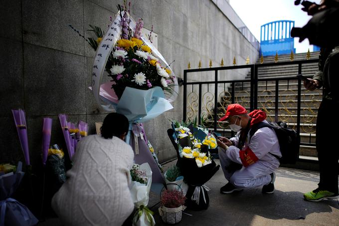Številni so se poklonili umrlim. | Foto: Reuters
