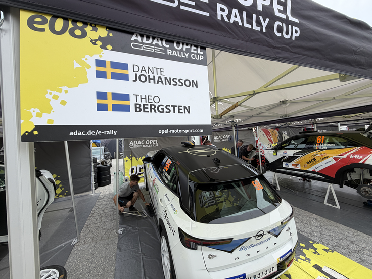 Električni dirkalnik opel mokka GSe tudi s slovensko ekipo IK Sport. | Foto: Gregor Pavšič