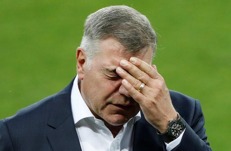Trener Crystal Palacea Sam Allardyce je v zimskem prestopnem roku zapravil več kot 40 milijonov evrov, orli pa se še vedno krčevito bojujejo za obstanek. | Foto: Reuters