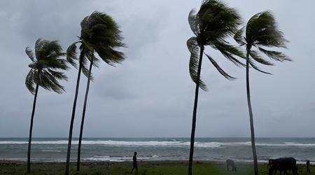 Na Haitiju reka odnesla več ljudi #video